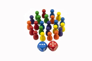 Detoa Figurky dřevo 25 mm 24 ks 6 barev+ 2 kostky společenská hra v sáčku 7 x 13 cm