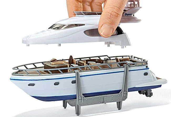 SIKU Super - Přeprava těžkého nákladu s jachtou, 1:87