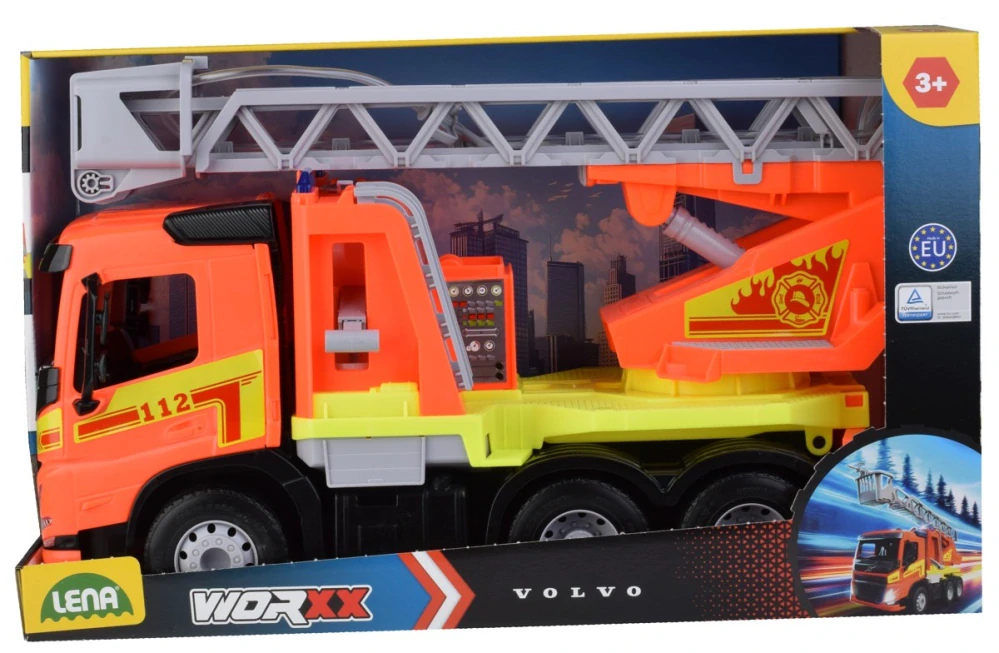 Lena Hasič s žebříkem Volvo
