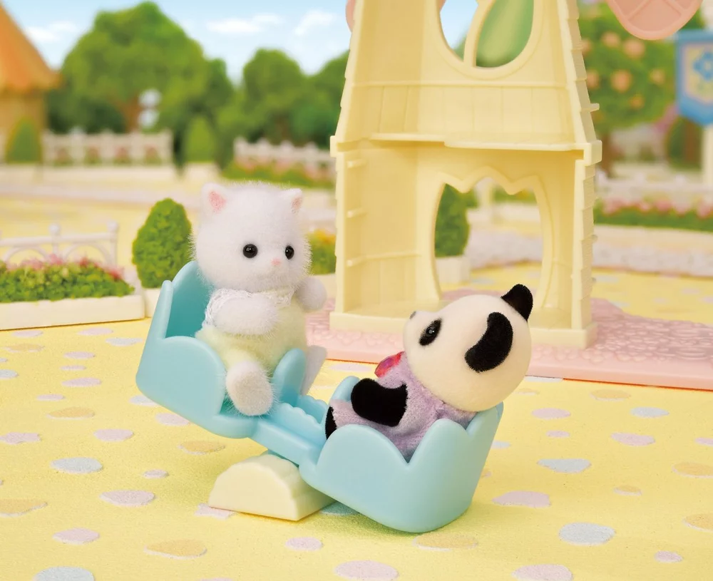 Sylvanian Families Zábavný park s větrným mlýnem a kotětem
