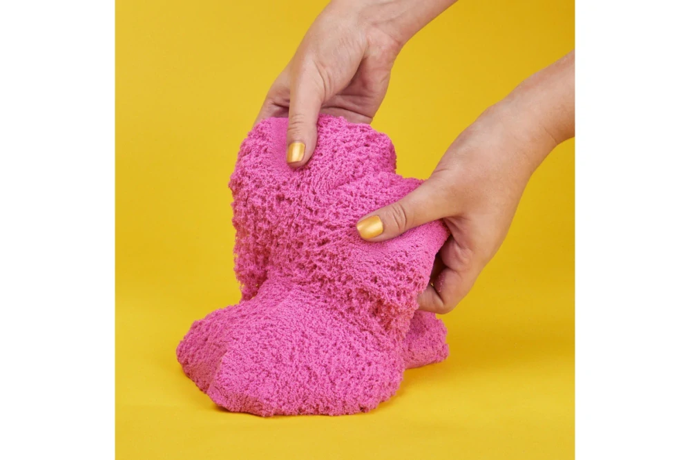 Kinetic Sand Balení Třpytivého Růžového Písku 0.9 Kg