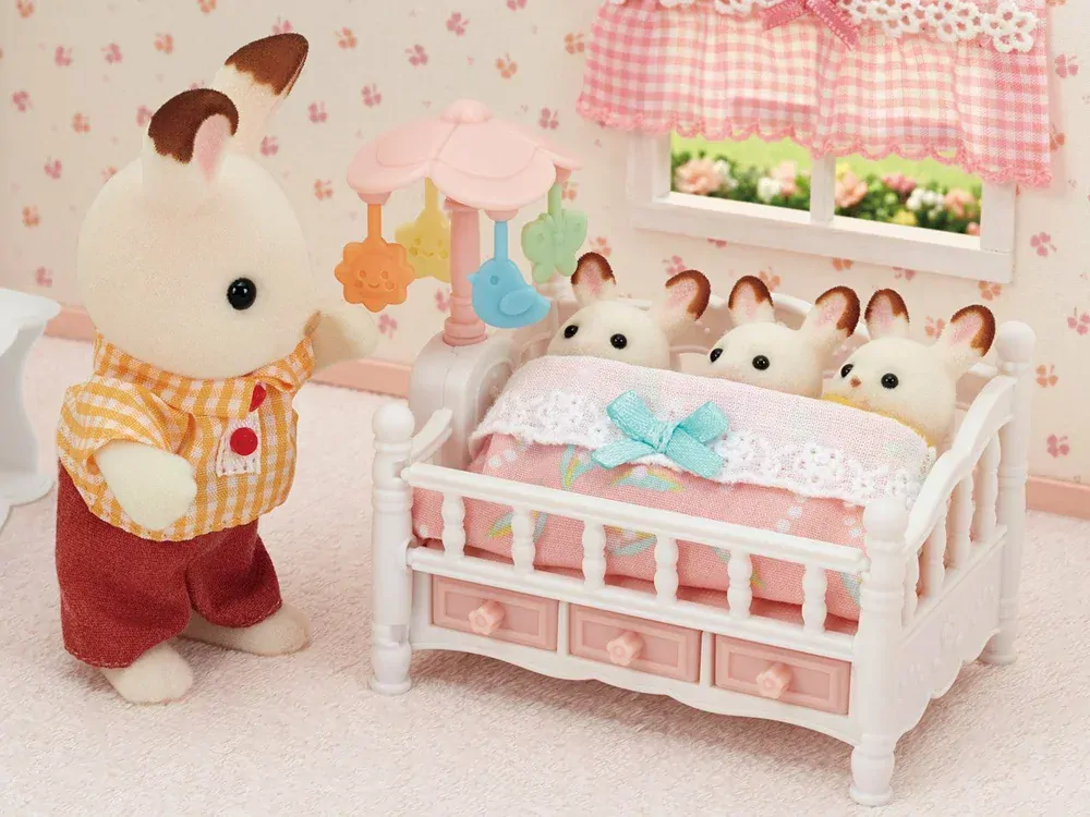Sylvanian Families Nábytek - postýlka pro trojčata s otočným kolotočem