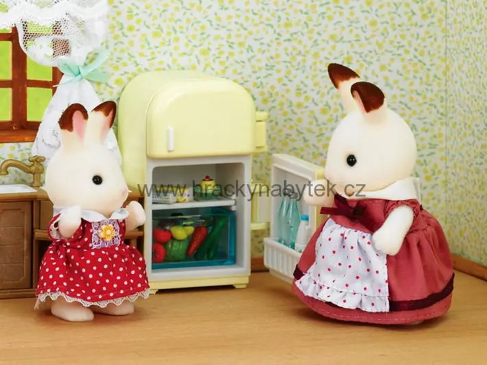 Sylvanian Families Nábytek "chocolate" králíků - mamka u ledničky