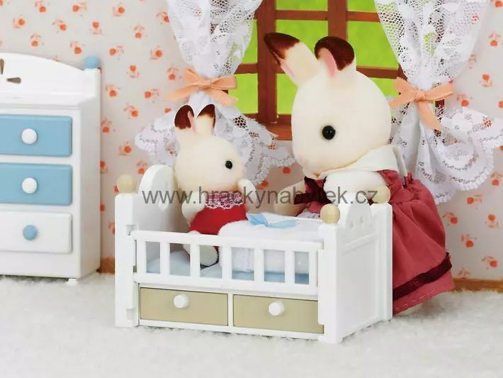 Sylvanian Families Nábytek "chocolate" králíků" - baby králík v postýlce