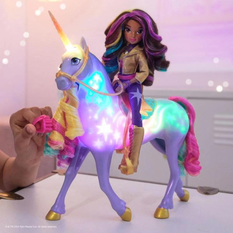 Spin Master UNICORN ACADEMY SVĚTELNÝ JEDNOROŽEC WILDSTAR S PANENKOU SOPHIA 24cm